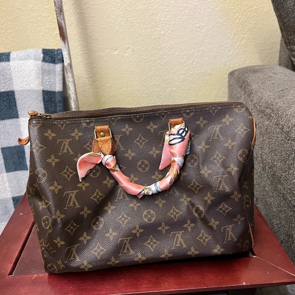 Authentic Louis Vuitton bag - Picture 3 of 12